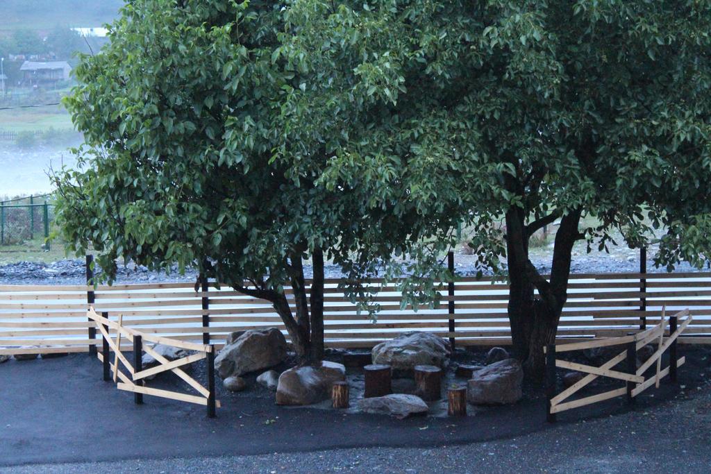 Salome Guest House Mestia Bagian luar foto