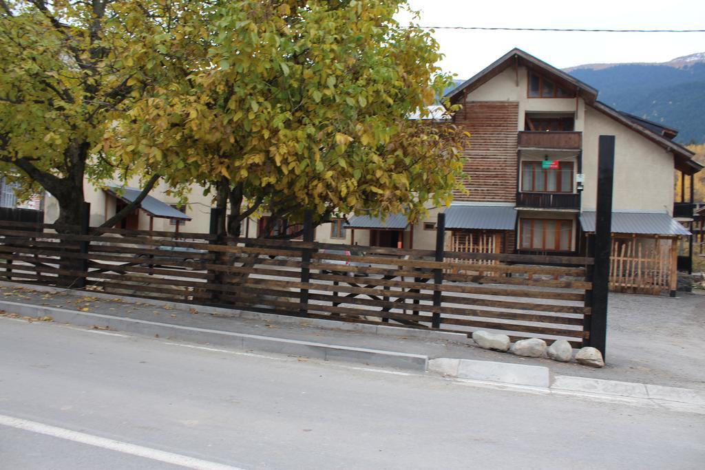 Salome Guest House Mestia Bagian luar foto