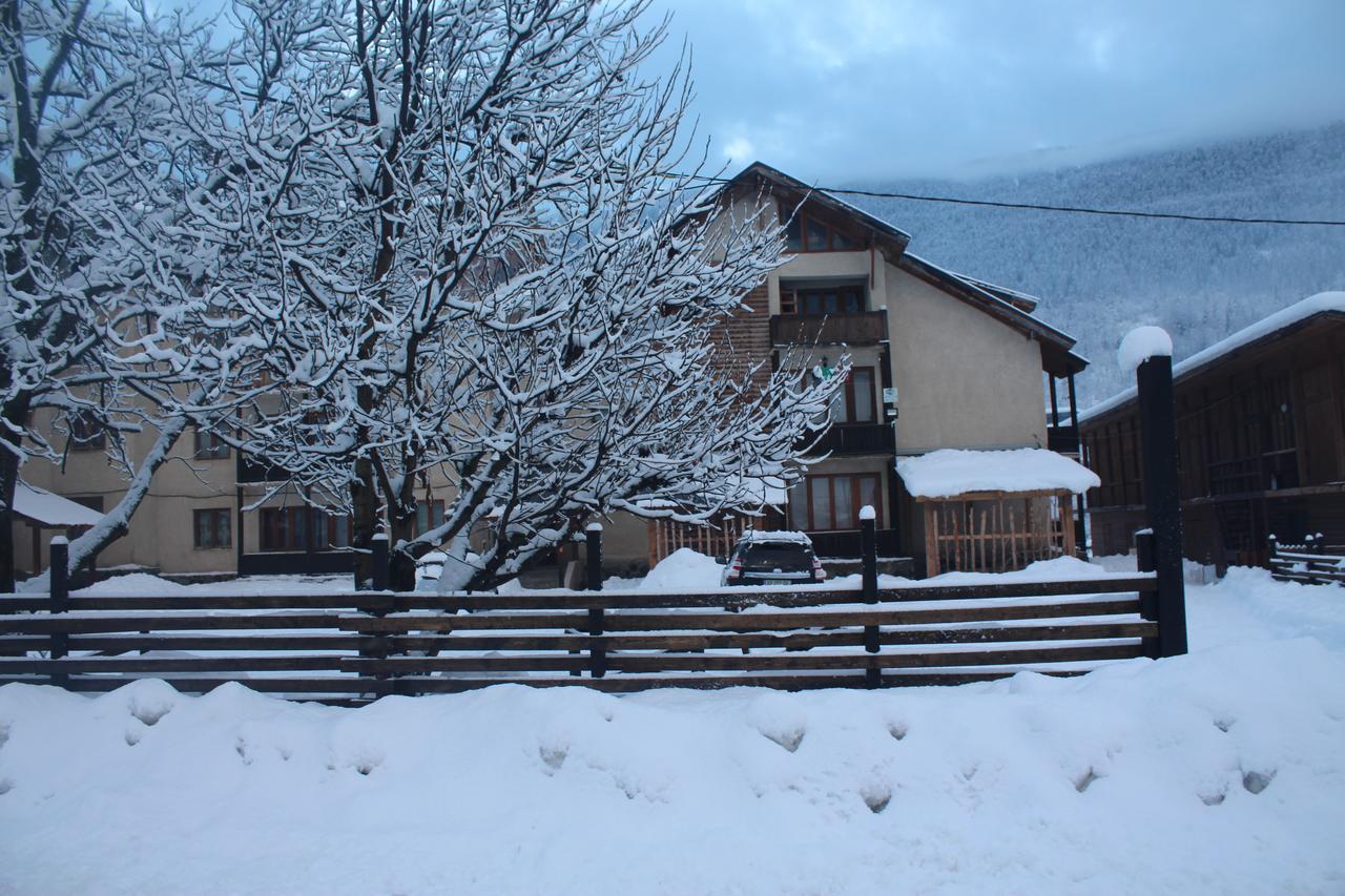 Salome Guest House Mestia Bagian luar foto