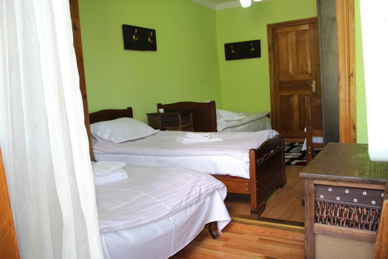 Salome Guest House Mestia Bagian luar foto