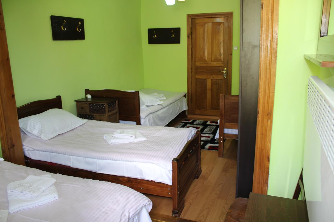 Salome Guest House Mestia Bagian luar foto