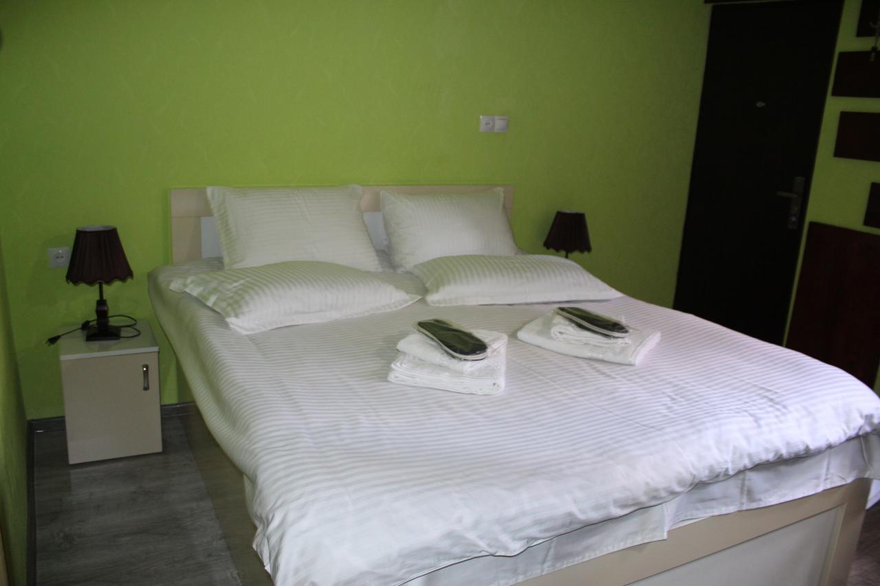 Salome Guest House Mestia Bagian luar foto