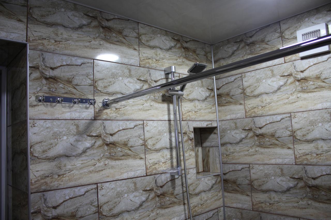 Salome Guest House Mestia Bagian luar foto