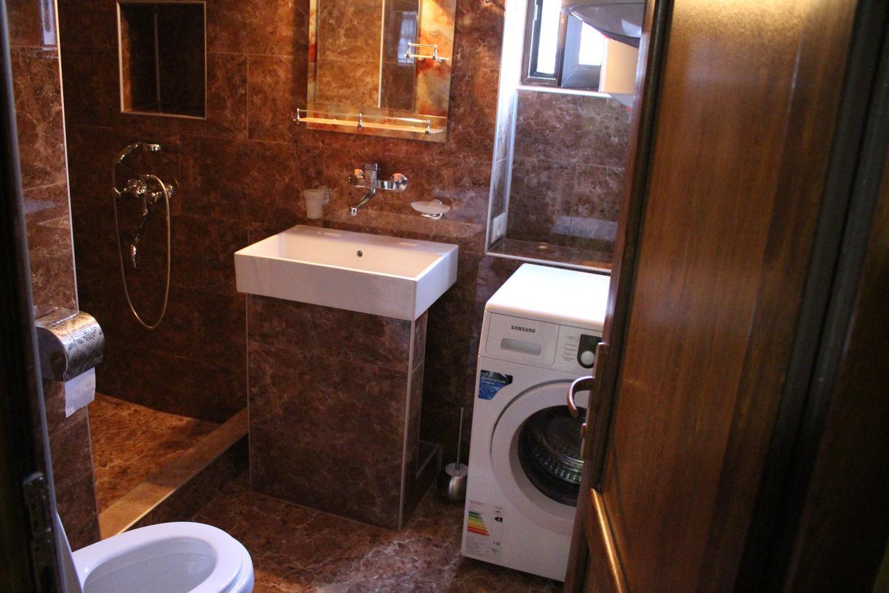Salome Guest House Mestia Bagian luar foto