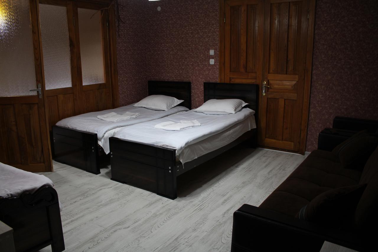 Salome Guest House Mestia Bagian luar foto