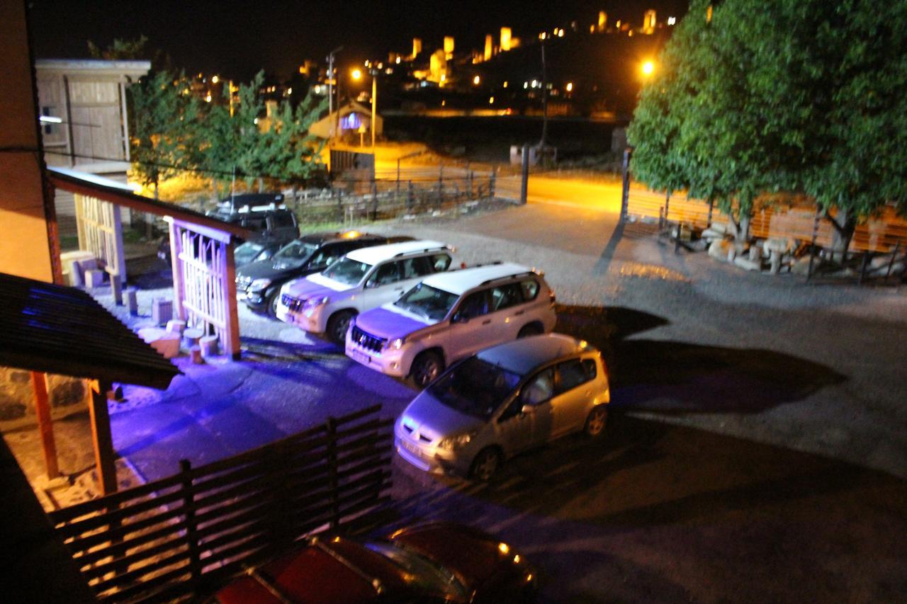 Salome Guest House Mestia Bagian luar foto
