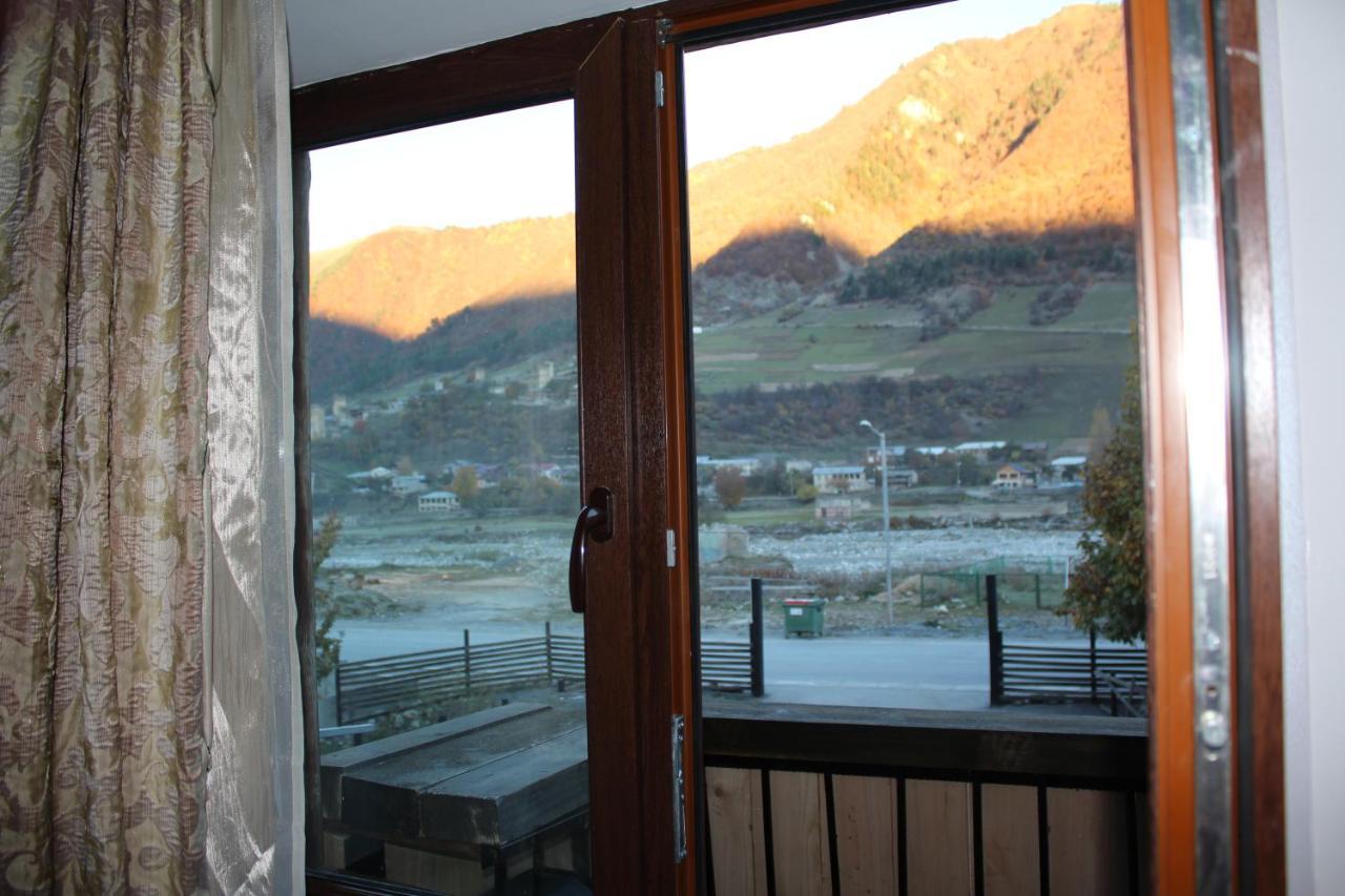Salome Guest House Mestia Bagian luar foto