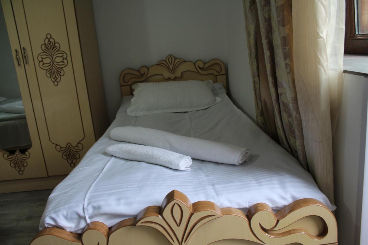 Salome Guest House Mestia Bagian luar foto