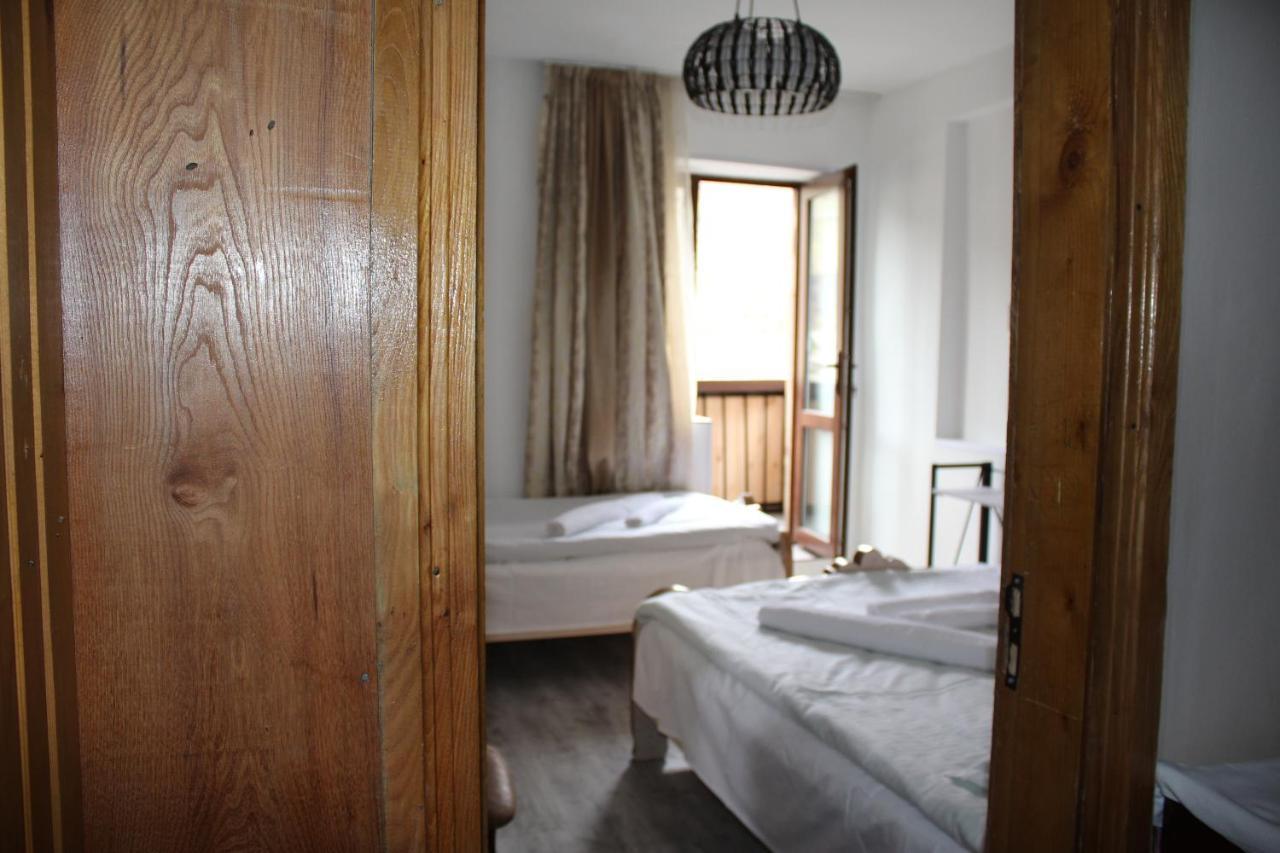 Salome Guest House Mestia Bagian luar foto